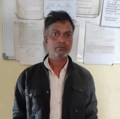 जलेसर: पुलिस ने हत्या के प्रयास के मामले में वांछित चल रहे एक अभियुक्त को कोसमा के पास से किया गिरफ्तार