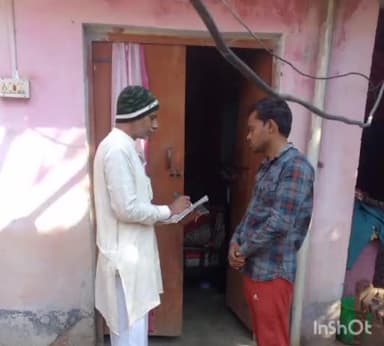 शामली: गांव भाजू में विद्युत विभाग टीम ने उपभोक्ता पहचान व समाधान पखवाड़ा के तहत उपभोक्ताओं के किये गये केवाईसी अपडेट