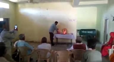 @धरनावदा मनाई गई @रविदास जयंतीदीप प्रज्वलित माल्यार्पण एवं पुष्प अर्पित कर मनाई गई जयंती