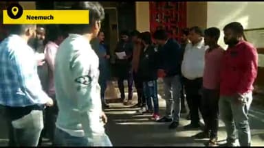 नीमच नगर: गौ रक्षक को जान से मारने की धमकी देने के मामले में गौ सेवक दल व गौ रक्षा दल के सदस्यों ने एसपी ऑफिस में सौंपा ज्ञापन