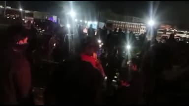 शाजापुर: मक्सी, कनासया नाके के समीप ट्रक अनियंत्रित होकर पलट गया, ड्राइवर ट्रक में फंसा क्षेत्रवासियों ने निकाला