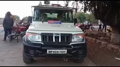 दमोह: निमन तिराहे पर पुलिस ने चलाया वाहन चेकिंग अभियान, करीब 16 बाइक सवारों के काटे ई-चालान