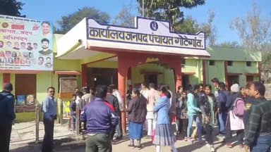 गोटेगांव: जनपद मैदान गोटेगांव से भारत विकास यात्रा रथ को हरी झंडी दिखाकर किया गया रवाना, प्रशासनिक अधिकारी व नेता रहे मौजूद