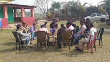 कोचाधामन: बिरवा में जिला परिषद सदस्य नासिक नादिर ने लगाया जनता दरबार, सुनी लोगों की समस्याएं