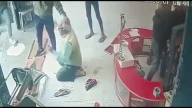 फुलवरिया थाना क्षेत्र के बथुआ बाजार में दिनदहाड़े आभूषण दुकान में हुई लूटपाट #kuchaikote #gopalganj #crime #crime_news