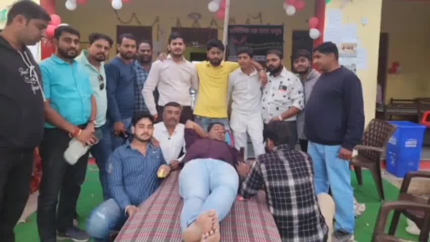 #चौमहला सांवरिया रक्तदाता समूह के तत्वाधान में शनिवार को ग्राम पंचायत भवन पर शिविर का आयोजन हुआ जिसमें 121 यूनिट रक्तदान