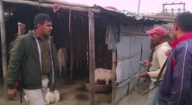 बरारी: संठीबाड़ी गांव में शराबबंदी अभियान की सफलता व अवैध शराब की बिक्री को रोकने के लिए पुलिस ने चलाया छापेमारी अभियान