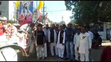 गुना नगर: संत रविदास जयंती के उपलक्ष में अंबेडकर चौराहे से निकाला गया भव्य जुलूस