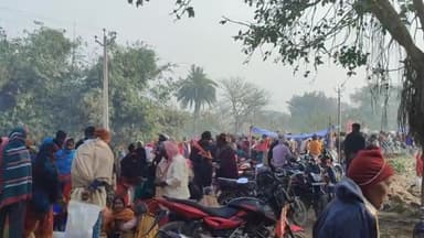 साहेबपुर कमाल: मुंगेर मल्हीपुर गंगा घाट पर माघ पूर्णिमा को लेकर गंगा घाट पर लगी श्रद्धालुओं की भीड़