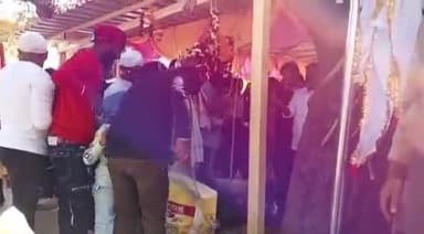 होशंगाबाद नगर: नर्मदा पुरम शहर के रामजी बाबा समाधि पर हजारों श्रद्धालुओं ने दर्शन कर भंडारे का प्रसाद किया प्राप्त