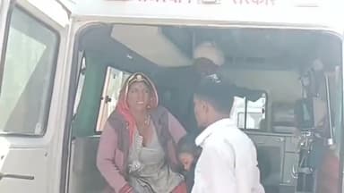 बाड़मेर: भाडखा गांव के पास असंतुलित होकर पलटी निजी बस, कई लोग हुए घायल