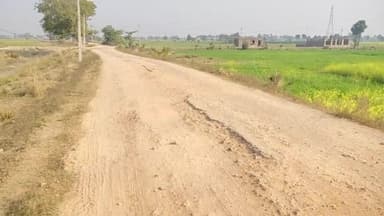 हलसी : लालपुर मोङ से सिरखिण्डी रोड के हालात बद-से-बत्तर, आम जनता को झेलनी पङ रही है भारी परेशानी, नेता हाथ धरे बैंठे है