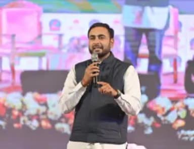 बाड़मेर: असम में आयोजित मारवाड़ी युवा मंच के प्रांतीय अधिवेशन को बाड़मेर के युवा नेता आजाद सिंह राठौड़ ने किया संबोधित