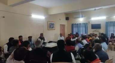 पथरिया: दमोह रेलवे स्टेशन 'अमृत भारत स्टेशन योजना' में हुआ शामिल, केन्द्रीय राज्यमंत्री ने जनप्रतिनिधियों से किया विचार विमर्श