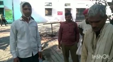 उरई: मवई गांव में चुनावी रंजिश में दो दबंगों ने घर में घुसकर दो लोगों के साथ मारपीट कर किया घायल