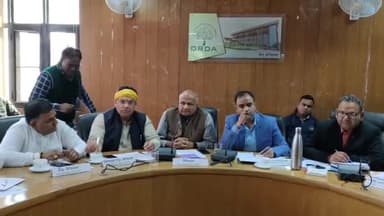 रोहतक: नगर निगम की जिला विकास भवन के सभागार में हुई बैठक में सीवरेज, पेयजल और टूटी सड़कों के मुद्दे पर हुआ हंगामा