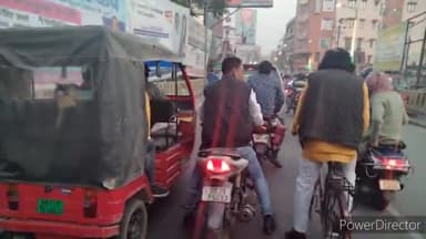 कटिहार: इंटरमीडिएट की परीक्षा खत्म होने के बाद फ्लाईओवर पर लगा लंबा सड़क जाम, राहगीर हुए परेशान