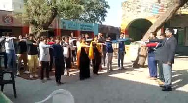 पलवल: सरकार के कैंसर मुक्त अभियान के तहत गांव चिरावटा में छात्रों ने नशे से दूर रहने की शपथ ली