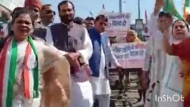 हुज़ूर: जीटीबी कॉम्प्लेक्स के सामने कांग्रेस ने प्रदर्शन कर केंद्रीय वित्त मंत्री सीता रमन से मांगा इस्तीफा