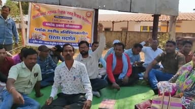 तोकापाल: छत्तीसगढ़ सहायक शिक्षक समग्र शिक्षक फेडरेशन के तत्वावधान में तोकापाल इकाई ने शुरु किया अनिश्चितकालीन धरना