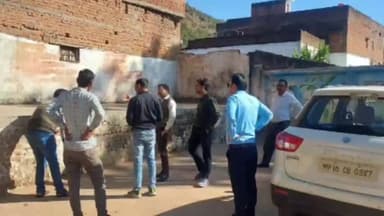 बड़ा मलेहरा: शंकर मुहल्ला वार्ड नंबर 2 में विकास यात्रा को लेकर सी एम ओ ने किया स्थल निरीक्षण