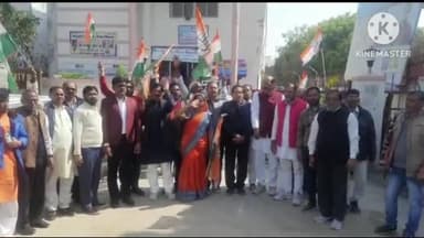 प्रतापगढ़: LICव SBI निवेश चलते ग्राहकों के करोड़ो रूपये फसे होने चलते कांग्रेस पदाधिकारी और कार्यकर्ताओं LIC कार्यालय किया प्रदर्शन