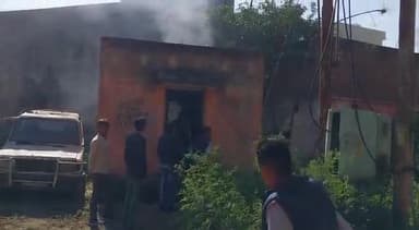 शामली: शहर के हनुमान रोड स्थित सरकारी अस्पताल के ट्यूबवेल के स्टार्टर में अचानक लगी आग, अस्पताल में मचा हड़कंप