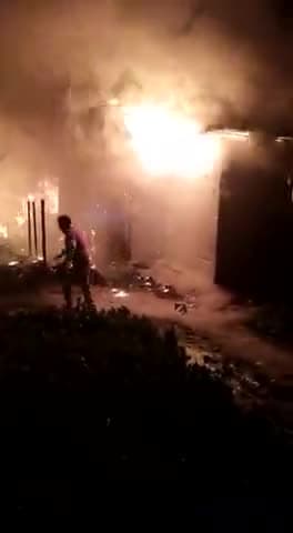 गोगरी थाना क्षेत्र के छोटी मल्या गाँव में लगी आग लाखों का नुकसान हलाकि फायर बिग्रेड कि वाहन और ग्रामीणों कि मदद से आग पर पाया गया काबू!नगर परिषद गोगरी जमालपुर