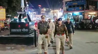 रायबरेली: सुपर मार्केट सहित अन्य जगहों पर एसपी के निर्देश पर सीओ सिटी व नगर कोतवाली पुलिस ने किया पैदल गश्त