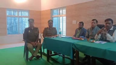 इकौना: ब्लॉक सभागार इकौना में थाना इकौना व थाना श्रावस्ती क्षेत्र के बैंक मैनेजरों के साथ हुई मीटिंग