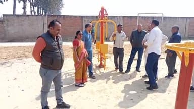 बदलापुर: मेढ़ा ग्राम पंचायत में खेल मैदान का अपर आयकर आयुक्त ने सेक्रेटरी के साथ लिया जायजा़