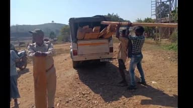 अंबिकापुर: ठिरिकोना गांव में इमारती लकड़ी को वन विभाग ने किया जब्त