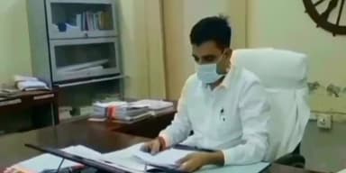 बाड़मेर: पंचायत समिति के बीएसआर दरें निर्धारित करने के दिए निर्देश जिला परिषद सीईओ ओमप्रकाश विश्नोई ने बताया