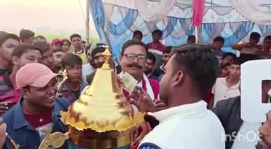 सरैया: मुंगौली गांव स्थित खेल मैदान में आयोजित क्रिकेट टूर्नामेंट के फाइनल में जैतपुर ने गयासपुर को हराकर कप पर जमाया क़ब्ज़ा