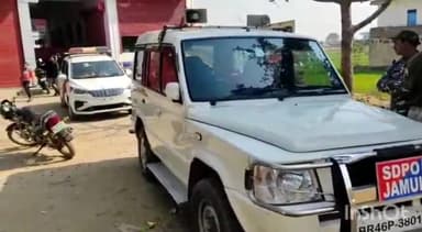 जमुई: जमुई मल्यपुर हीरो शोरूम और ई रिक्शा के शोरूम में अज्ञात चोरों ने एक मोटरसाइकिल समेत ₹2 लाख की चोरी की घटना को दिया अंजाम