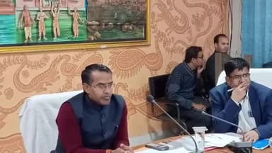 साहिबगंज: समाहरणालय स्थित सभागार में उपायुक्त की अध्यक्षता में कालाजार आईआरएस, स्वास्थ्य कार्यक्रम व टास्क फोर्स की हुई बैठक