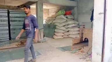 खुरई: भगवान दास चंदेल वार्ड में चल रही एक फैक्ट्री के शोरगुल से परेशान वार्ड वासियों ने नगर पालिका में की शिकायत