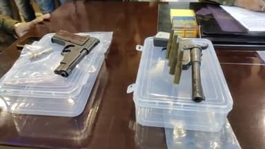 अररिया: पुलिस ने लूट कांड में शामिल छह अपराधियों को अलग-अलग स्थानों से किया गिरफ्तार दो देसी कट्टा कारतूस और रुपए बरामद