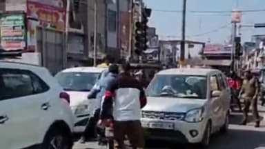 करनाल: पुलिस ने करनाल बस स्टैंड के समीप नाका लगाकर 3 पटाखे बजाने वाली बुलेट मोटरसाइकिलों का किया चालान, एक को किया इंपाउंड