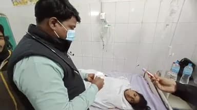 साहिबगंज: साहिबगंज जिले के मिर्जाचौकी में किसी ट्रेन की चपेट में आने से एक युवती हुई घायल रेल पुलिस के द्वारा सदर अस्पताल लाया गया