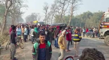 बरारी: डुमर खोटा मोड़ के पास ट्रक व ऑटो की भीषण टक्कर में ऑटो चालक की मौत