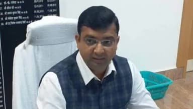 बेतिया: समाहरणालय के सभागार में जिलाधिकारी कुंदन कुमार ने की बैठक, शिवरात्रि पर्व को लेकर दिए कई दिशानिर्देश