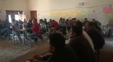 गोंडा: इटियाथोक BRC में प्राथमिक शिक्षकों को प्रथम संस्था द्वारा दिया जा रहा बुनियादी साक्षरता एवं संख्या ज्ञान का प्रशिक्षण