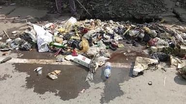 #mahbhir  chok pe Nala saaf ke same daru ka botal supaul