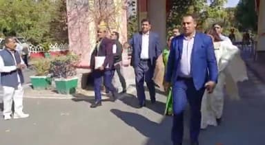 झांसी: यूपी की राज्यमंत्री रजनी तिवारी पहुंची झांसी, बुंदेलखंड विश्वविद्यालय के दीक्षांत समारोह में हुई शामिल