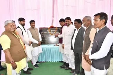 ग्वालियर गिर्द: ग्राम धनेली पहुंचकर उद्यानिकी मंत्री भारत सिंह कुशवाह ने सभा को किया संबोधित