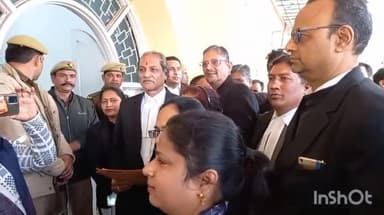 मुरादाबाद: अपनी विभिन्न मांगों को लेकर अधिवक्ताओं ने कलेक्ट्रेट पहुंचकर जिला अधिकारी को सौंपा ज्ञापन