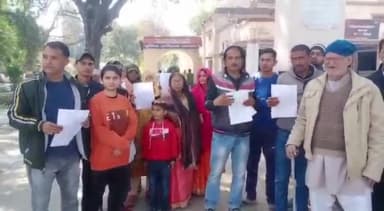 रायबरेली: दुसौती के पीड़ितों ने भाजपा नेता पर लगाया जमीन पर कब्जा करने का आरोप, एसपी से लगाई गई मुकदमा दर्ज करने की गुहार