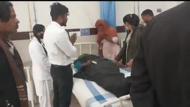 बेतिया: पिपरा पकड़ी वार्ड नंबर 44 में बकाया पैसा मांगने गई महिला पर ईंट पत्थर से किया गया हमला, जीएमसीएच में कराया गया भर्ती