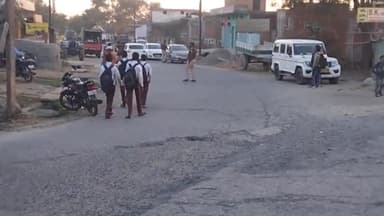 सरई: यातायात पुलिस ने गनियारी में चेकिंग लगाकर 10 वाहन चालकों का काटा चालान, लोगों को दी समझाइश